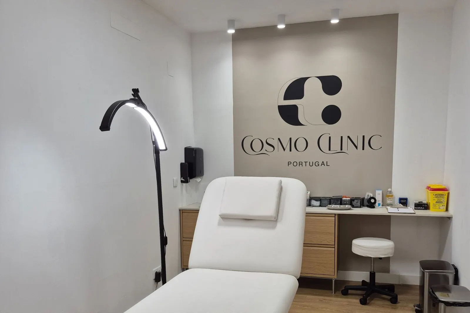 Cosmo Clinic medical aesthetics treatment room — Saldanha, Lisbon