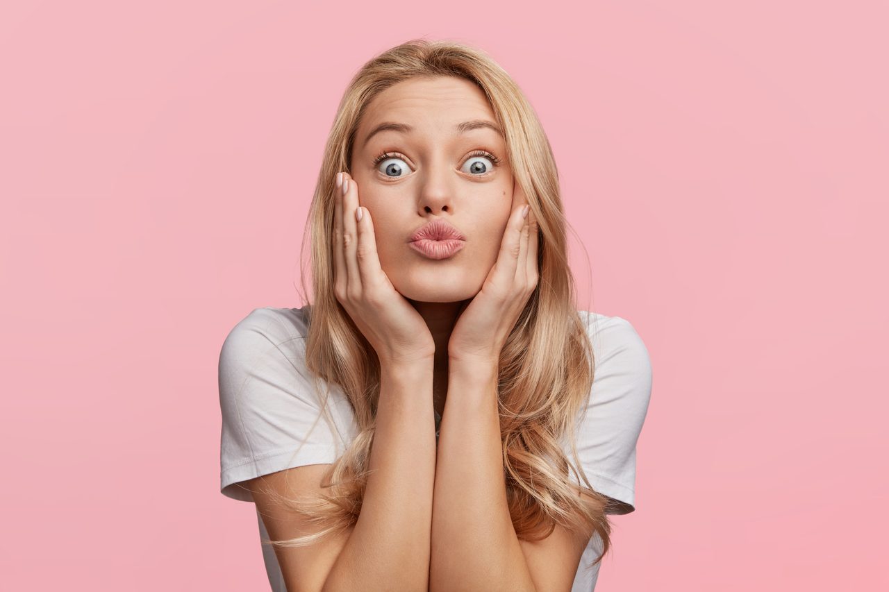 Lábios realçados com lip flip ou preenchimento labial — Cosmo Clinic Lisboa