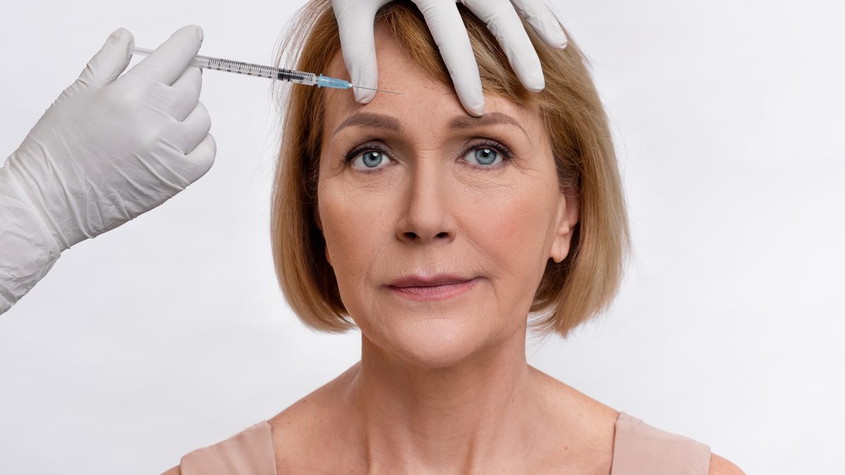 Forehead botox treatment at aesthetic clinic in Lisbon — Cosmo Clinic