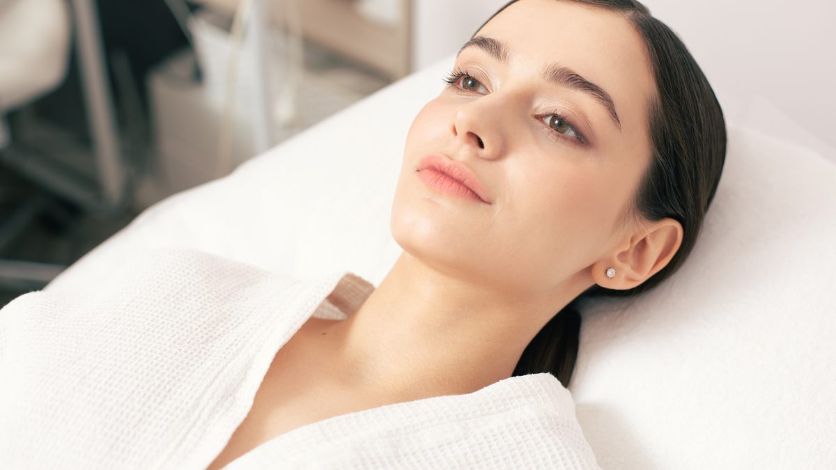 Natural lip appearance after reversible hyaluronic acid filler at Cosmo Clinic Lisbon