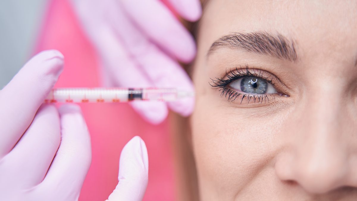 Young woman with bright eyes — under-eye filler treatment at Cosmo Clinic Lisbon
