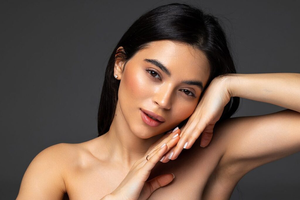 Clinical assessment before skinbooster and biostimulator treatment at Cosmo Clinic Lisbon